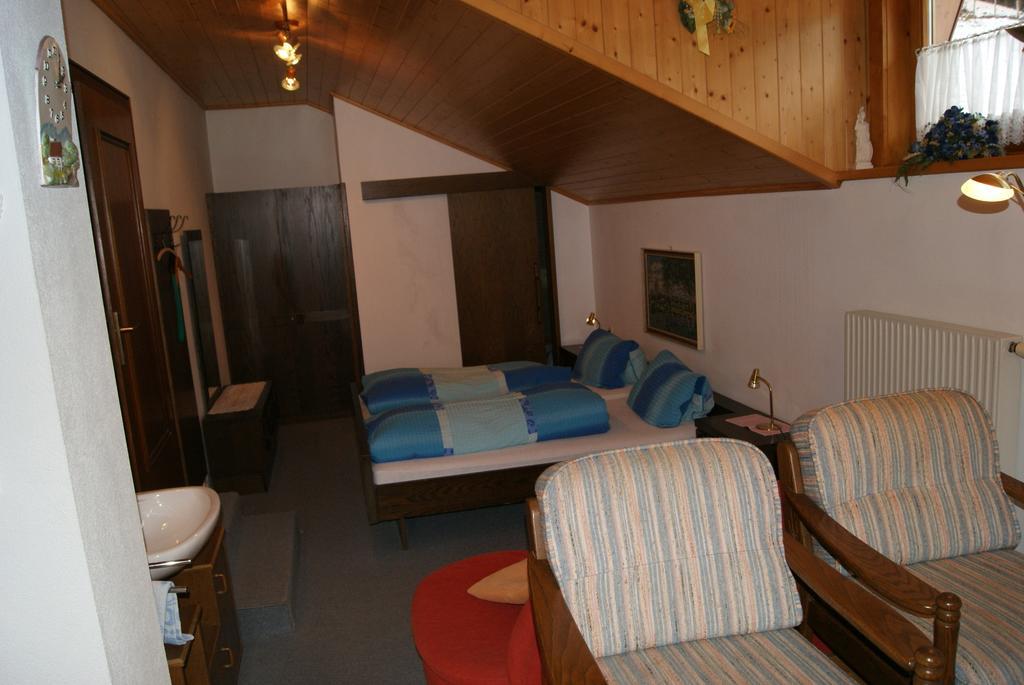 Gaestehaus Ferienwohnungen Lackner Rennweg am Katschberg Ruang foto