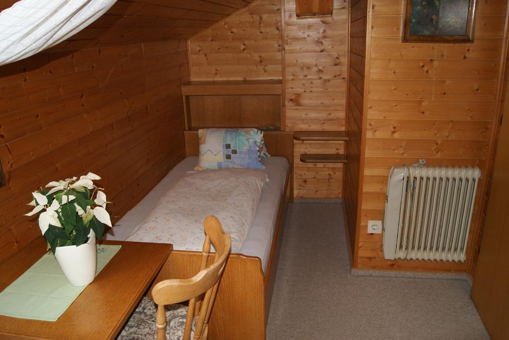 Gaestehaus Ferienwohnungen Lackner Rennweg am Katschberg Ruang foto