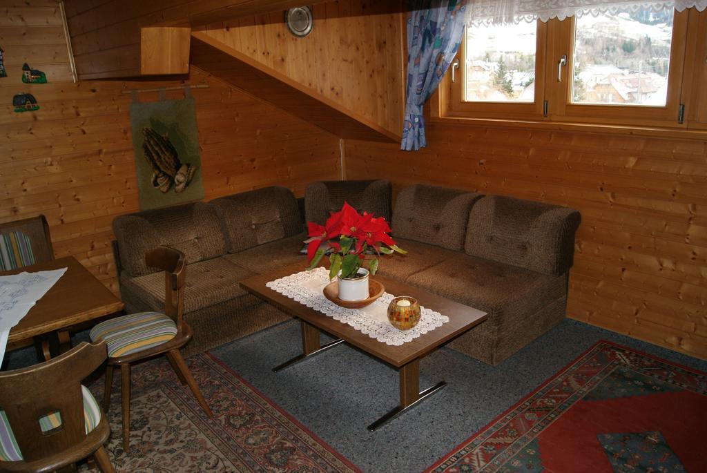 Gaestehaus Ferienwohnungen Lackner Rennweg am Katschberg Ruang foto